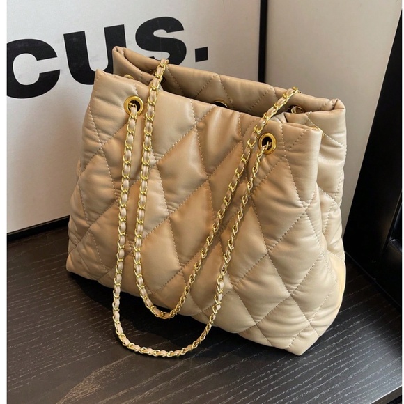 Luxe Tan Vegan Leather Quilted Gold Tone chain Large Shoulder Bag - Picture 1 of 7